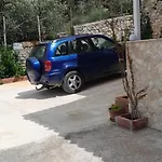 Denni's 3*