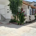 Denni's Pensión 3*