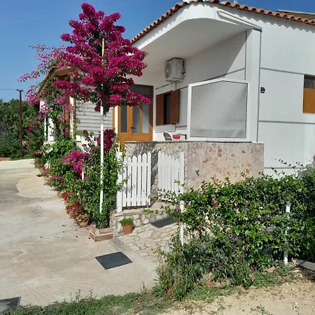 Denni's Саранда