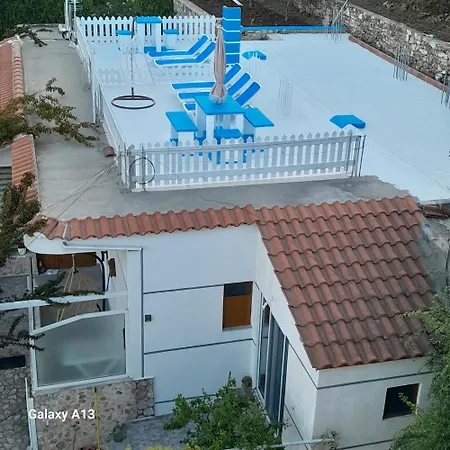 Denni's Pensión Sarandë
